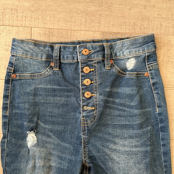 ⭐️ 2 for $10 OR $7 each ⭐️ Bluenotes Super High Rise Flare denim * US 8 - Picture 3 of 8